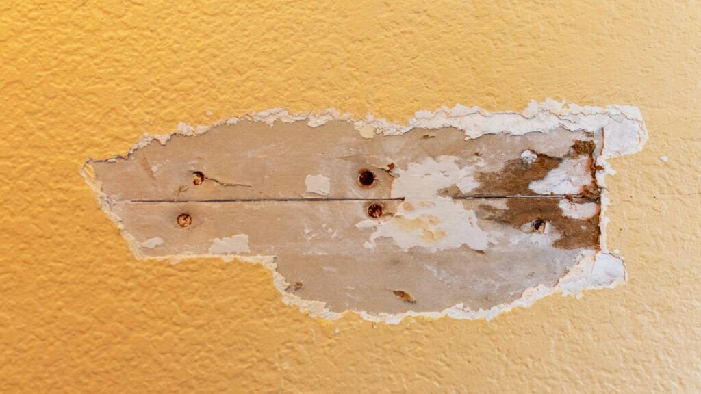 How to repair drywall tape strip