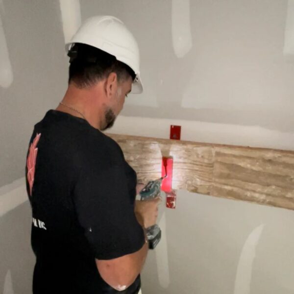 Drywall Taper Installing Bracket Sistem Bracket into Wall